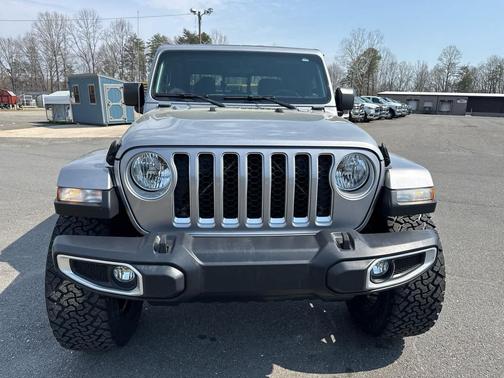 Billet Silver Metallic Clearcoat 2020 Jeep Gladiator Overland