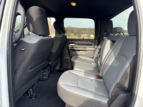 2024 RAM 2500 Big Horn 4x4 Crew Cab 64 Box