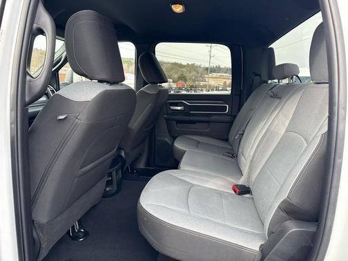 2024 RAM 2500 Big Horn 4x4 Crew Cab 64 Box