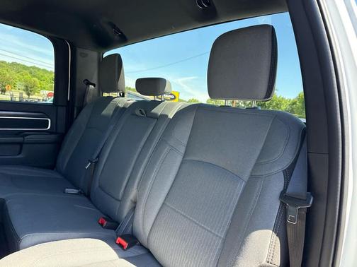 Bright White Clearcoat 2024 RAM 2500 Big Horn 4x4 Crew Cab 64 Box
