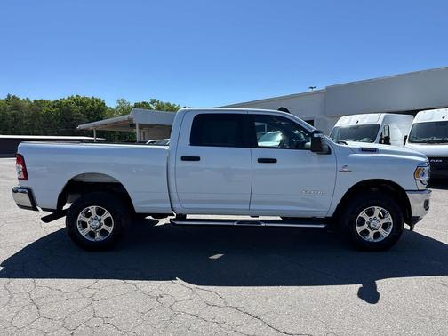 Bright White Clearcoat 2024 RAM 2500 Big Horn 4x4 Crew Cab 64 Box