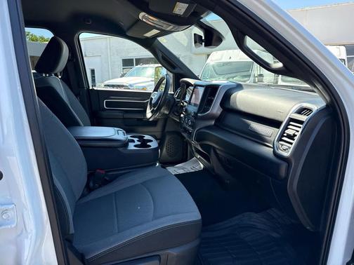 Bright White Clearcoat 2024 RAM 2500 Big Horn 4x4 Crew Cab 64 Box