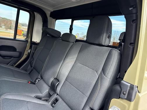 2025 Jeep Gladiator Nighthawk 4x4