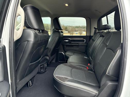 2024 RAM 2500 Laramie 4x4 Crew Cab 64 Box