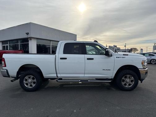 2024 RAM 2500 Big Horn 4x4 Crew Cab 64 Box
