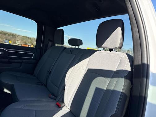 2024 RAM 2500 Big Horn 4x4 Crew Cab 64 Box