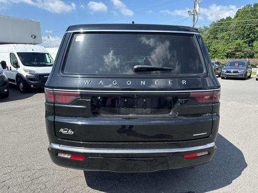 Diamond Black Crystal Pearlcoat 2024 Jeep Wagoneer Series III