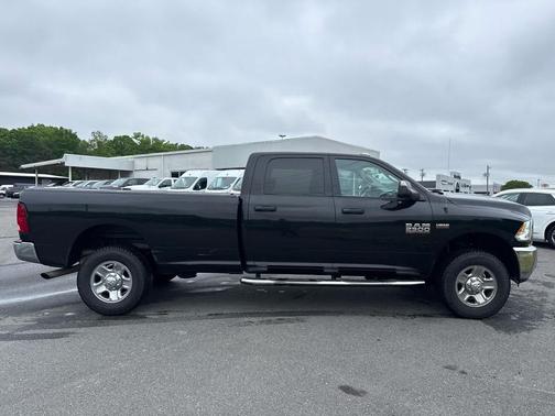 Brilliant Black Crystal Pearlcoat 2018 RAM 2500 Tradesman 4x4 Crew Cab 8 Box