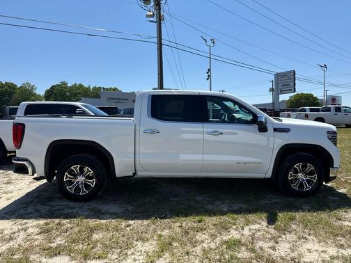 Summit White 2025 GMC Sierra 1500 SLT