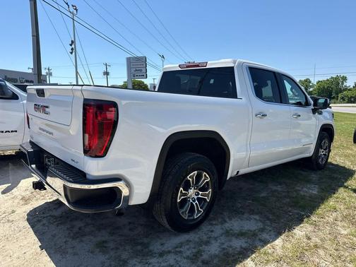 Summit White 2025 GMC Sierra 1500 SLT