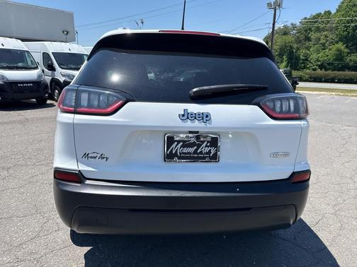 Bright White Clearcoat 2019 Jeep Cherokee Latitude