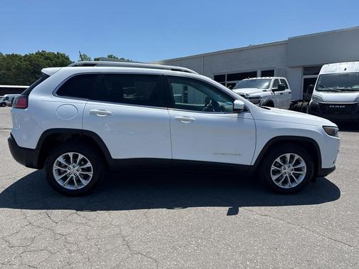 Bright White Clearcoat 2019 Jeep Cherokee Latitude