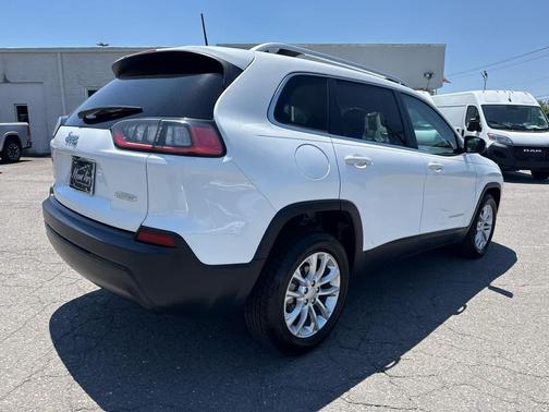 Bright White Clearcoat 2019 Jeep Cherokee Latitude