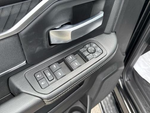2025 RAM 2500 Big Horn 4x4 Crew Cab 64 Box