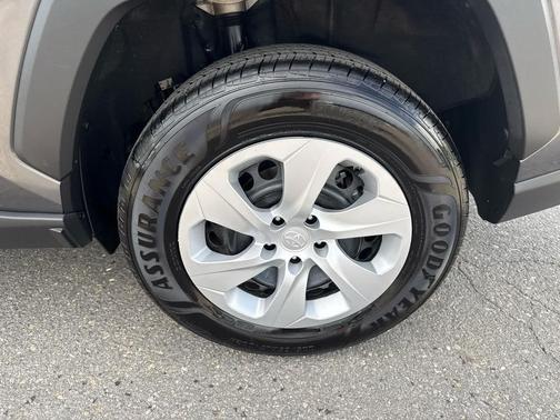 Magnetic Gray Metallic 2022 Toyota RAV4 LE