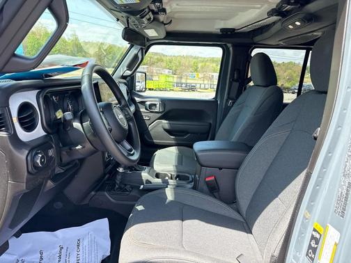 Anvil Clearcoat 2025 Jeep Wrangler Sport