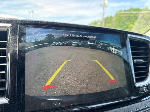 Brilliant Black Crystal Pearlcoat 2023 Chrysler Pacifica Limited