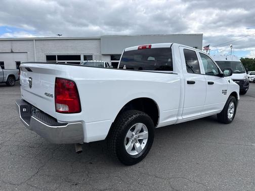 Bright White Clearcoat 2024 RAM 1500 Classic SLT