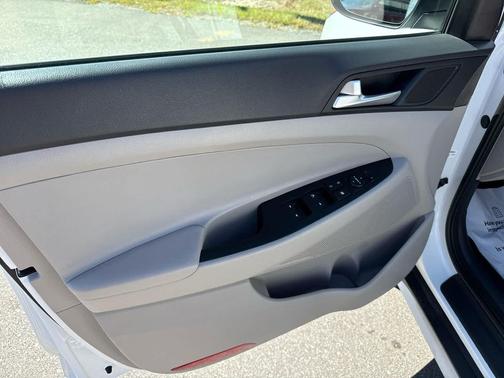 2021 Hyundai TUCSON SEL