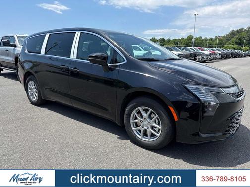 Diamond Black Crystal Pearlcoat 2027 Chrysler Pacifica L