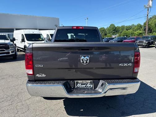 Granite Crystal Metallic Clearcoat 2024 RAM 1500 Classic SLT