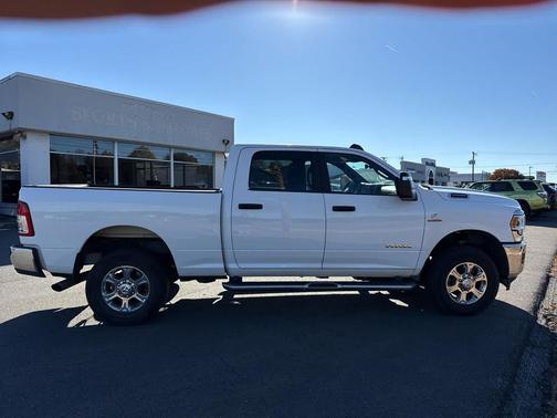 2024 RAM 2500 Big Horn 4x4 Crew Cab 64 Box