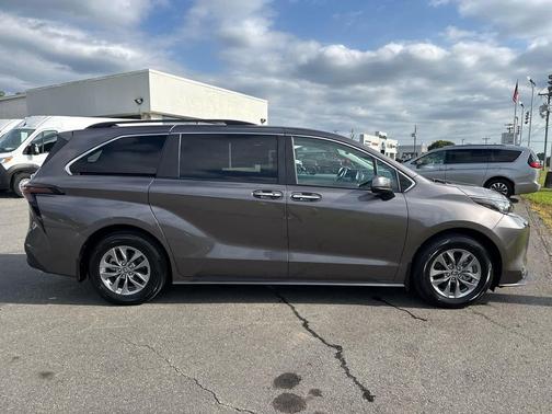 Predawn Gray Mica 2023 Toyota Sienna XLE