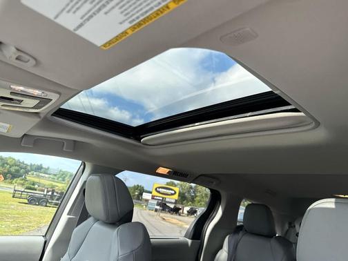 Predawn Gray Mica 2023 Toyota Sienna XLE