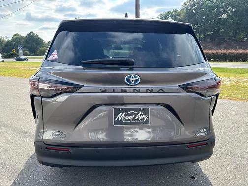 Predawn Gray Mica 2023 Toyota Sienna XLE