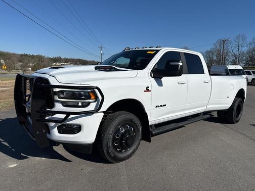 2024 RAM 3500 Laramie 4x4 Crew Cab 8 Box