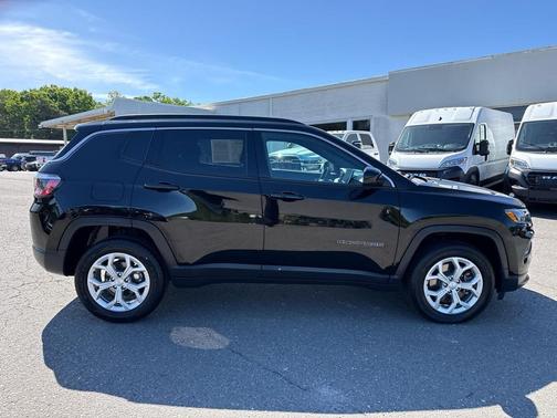 Diamond Black Crystal Pearlcoat 2024 Jeep Compass Latitude