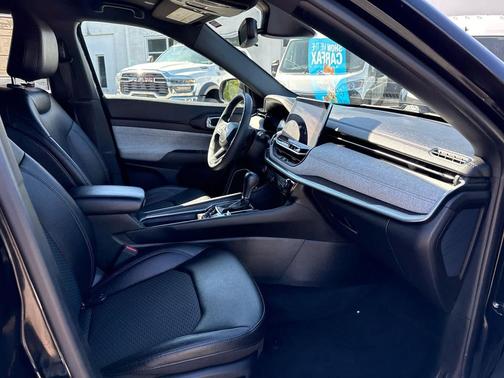 Diamond Black Crystal Pearlcoat 2024 Jeep Compass Latitude