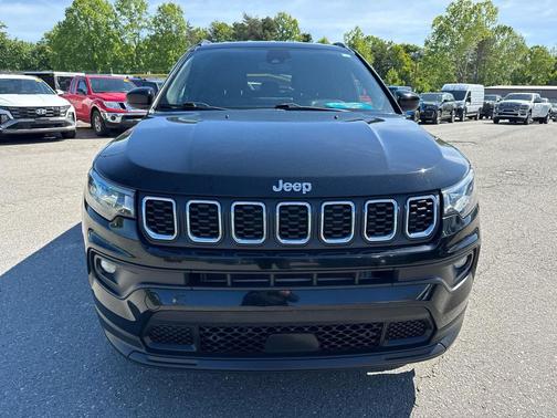 Diamond Black Crystal Pearlcoat 2024 Jeep Compass Latitude