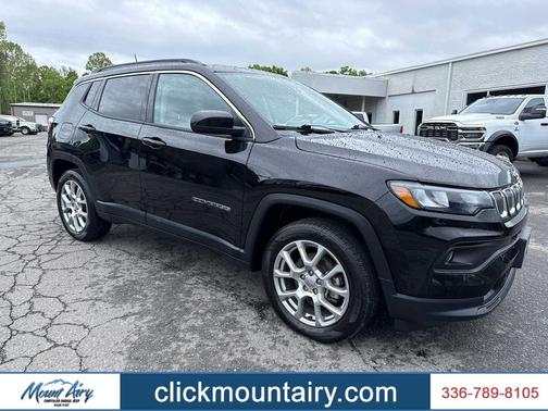 Diamond Black Crystal Pearlcoat 2022 Jeep Compass Latitude Lux
