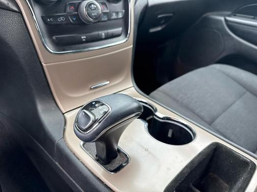 Brilliant Black Crystal Pearlcoat 2015 Jeep Grand Cherokee Laredo
