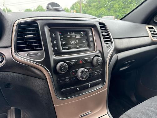 Brilliant Black Crystal Pearlcoat 2015 Jeep Grand Cherokee Laredo