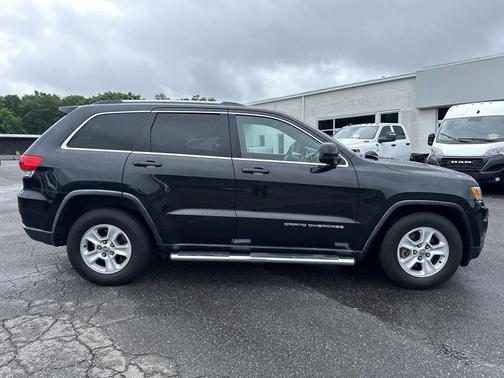 Brilliant Black Crystal Pearlcoat 2015 Jeep Grand Cherokee Laredo