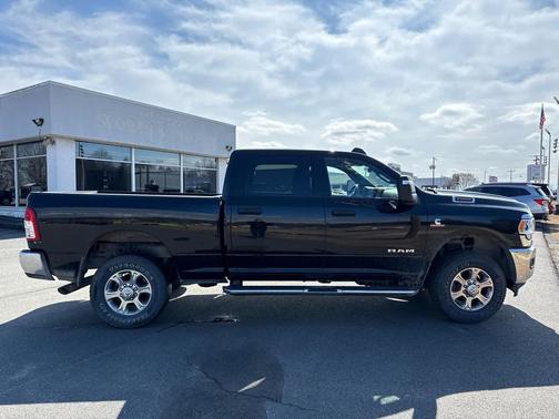 2024 RAM 2500 Big Horn 4x4 Crew Cab 64 Box