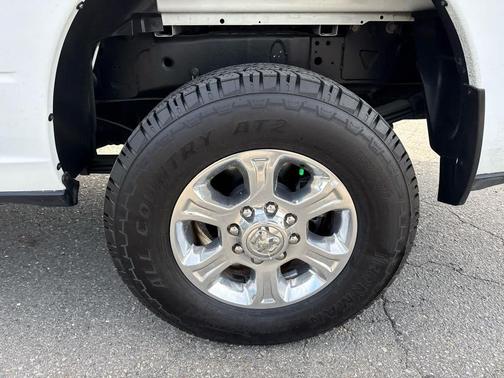 Bright White Clearcoat 2024 RAM 3500 Big Horn 4x4 Crew Cab 8 Box