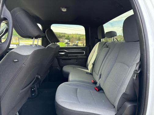 Bright White Clearcoat 2024 RAM 3500 Big Horn 4x4 Crew Cab 8 Box