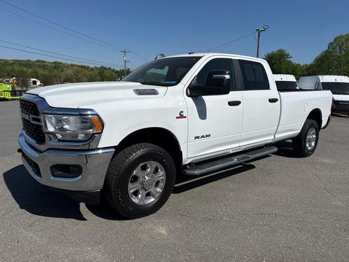 Bright White Clearcoat 2024 RAM 3500 Big Horn 4x4 Crew Cab 8 Box