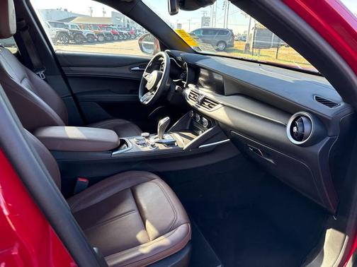 Alfa Rosso 2023 Alfa Romeo Stelvio Ti