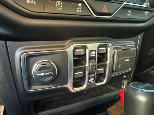 2023 Jeep Wrangler Sahara Altitude