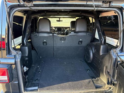 2023 Jeep Wrangler Sahara Altitude