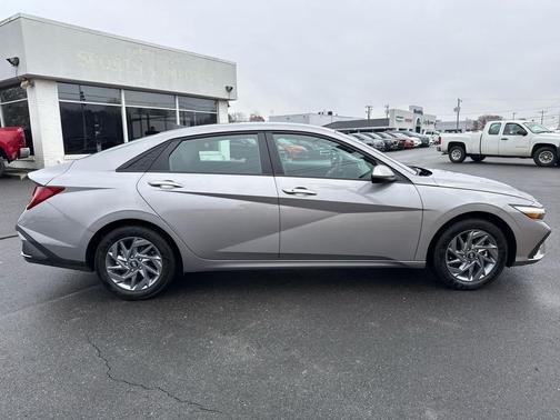 2024 Hyundai ELANTRA HEV Blue