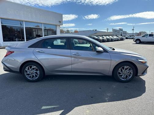 2024 Hyundai ELANTRA HEV Blue