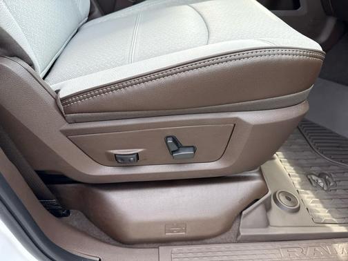 2026 RAM 3500 Laramie 4x4 Crew Cab 8 Box