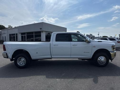 2026 RAM 3500 Laramie 4x4 Crew Cab 8 Box