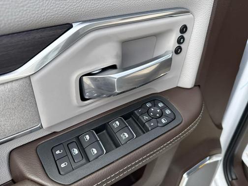 2026 RAM 3500 Laramie 4x4 Crew Cab 8 Box