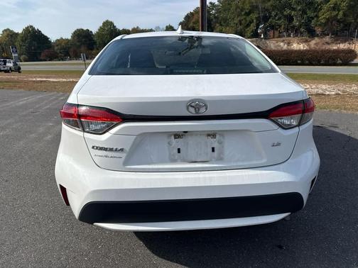 Super White 2021 Toyota Corolla LE